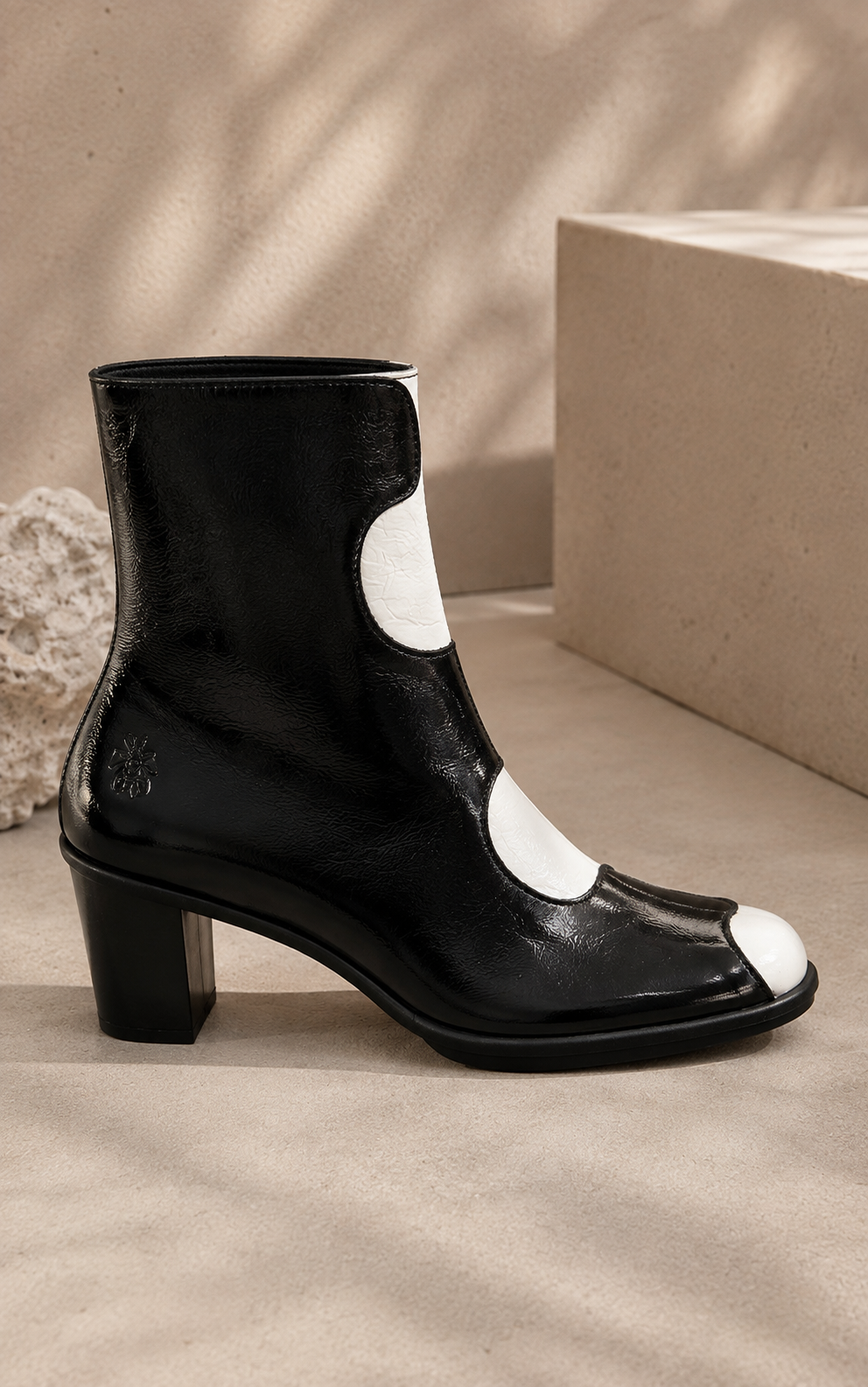 Fly London Gigs, black/white