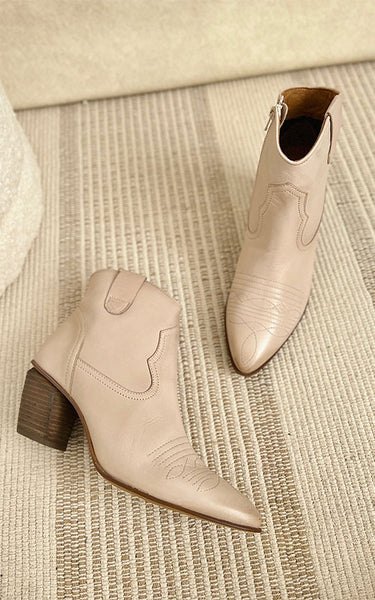 Miz Mooz Jina, antique cream - Bergstrom Originals