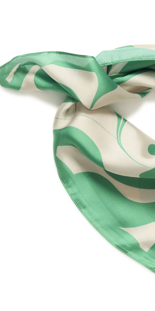 B.Young Swirl Scarf, green