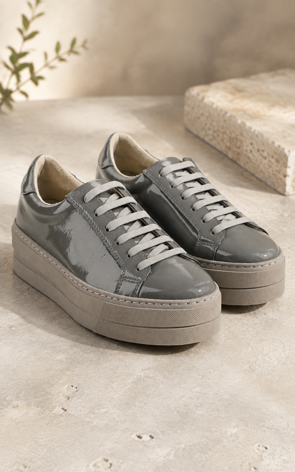 Bos & Co. Maya, dark grey patent