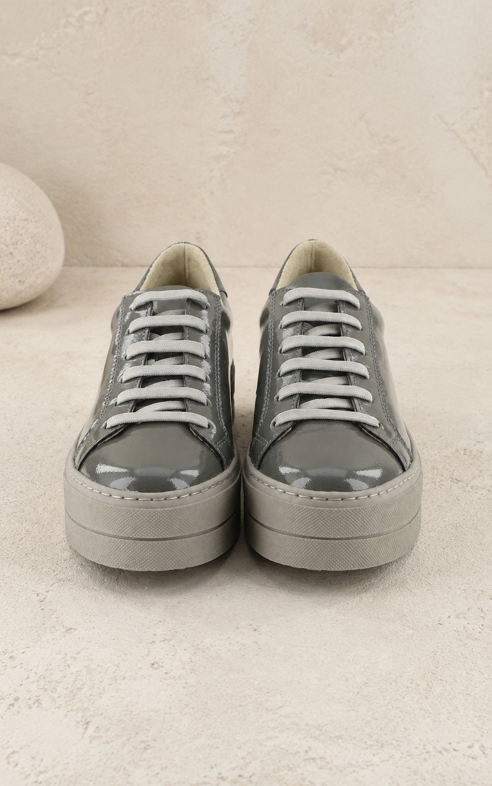 Bos & Co. Maya, dark grey patent