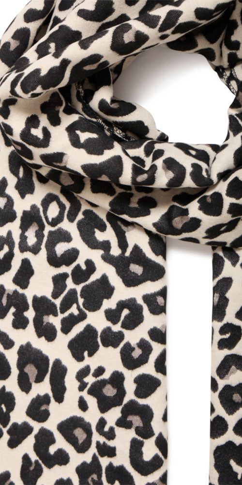 B.Young Leopard Scarf, black/white
