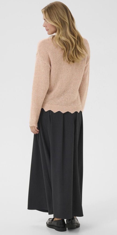 Cream Scalloped Edge V-neck, rose