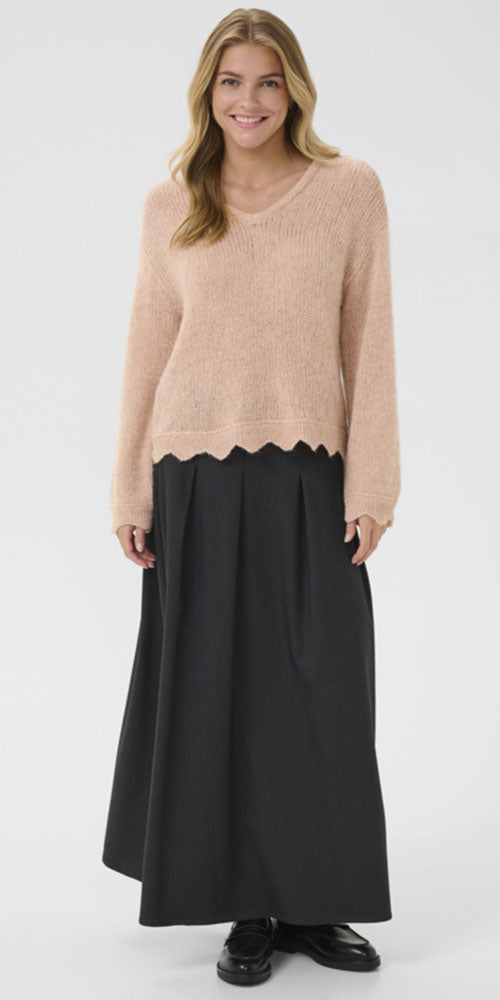 Cream Scalloped Edge V-neck, rose