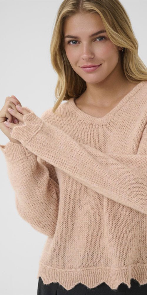 Cream Scalloped Edge V-neck, rose