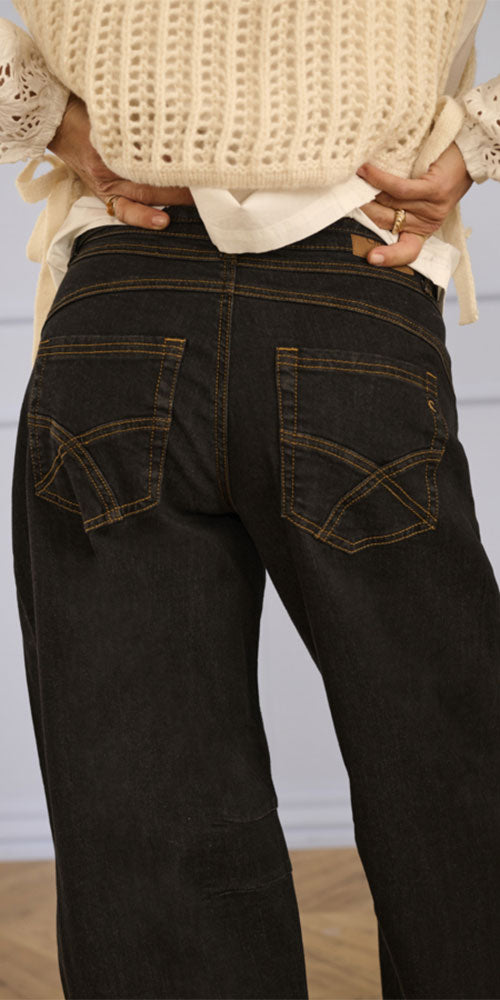 Cream Self Belted Barrel Jeans, black wash