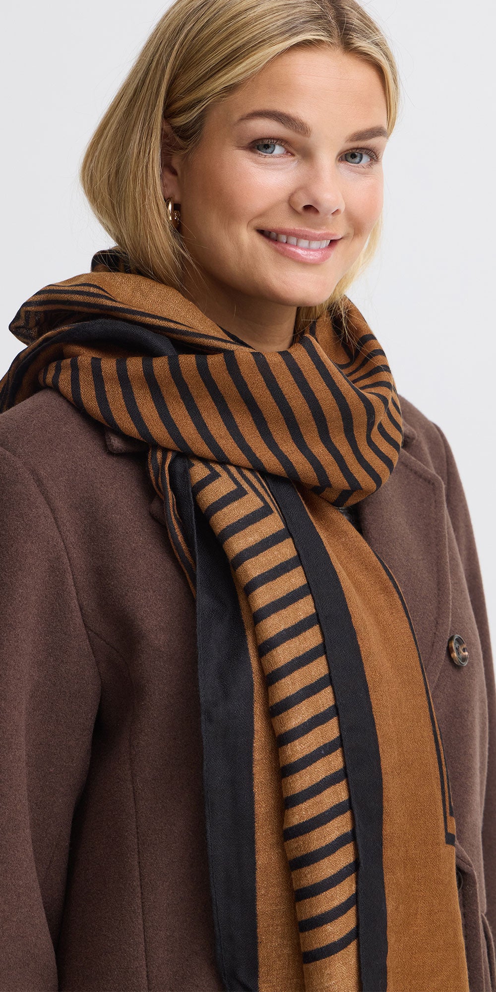 Fransa Geo Lines Scarf, camel/black