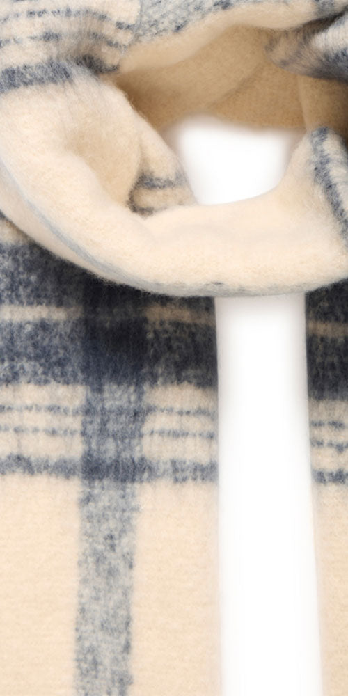 Ichi Fluffy Check Scarf