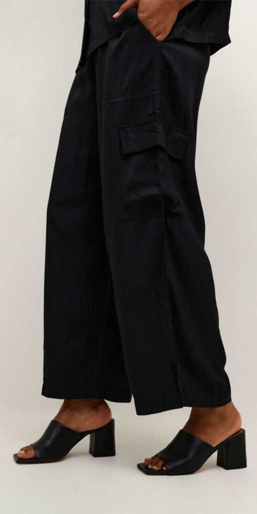 Kaffe Cropped Fluid Cargo Pants