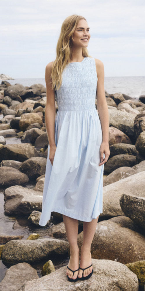 Saint Tropez Smocked Poplin Dress, sky blue - Bergstrom Originals Saint Tropez Smocked Poplin Dress, sky blue - Bergstrom Originals