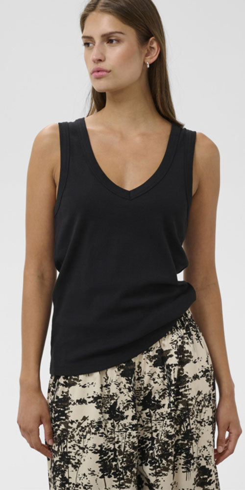 Soaked Fitted V-neck Tank, black