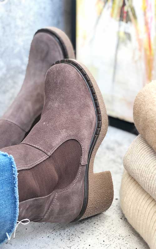 Bueno Hart, espresso suede