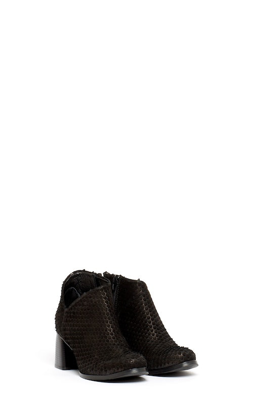 Bueno Nagi, black