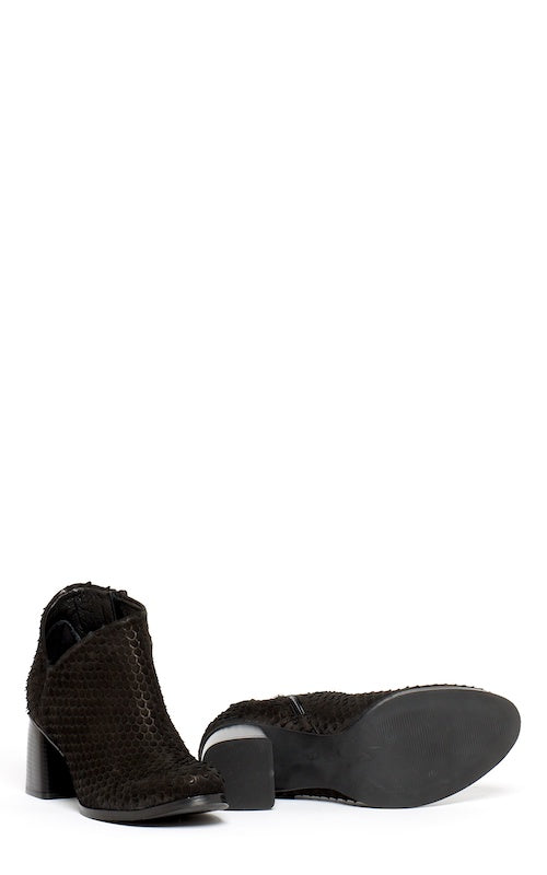 Bueno Nagi, black