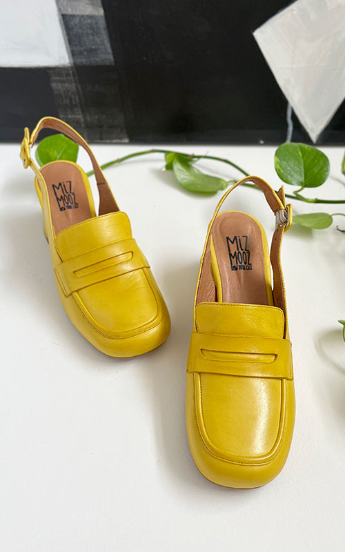 Miz Mooz Satire, yellow